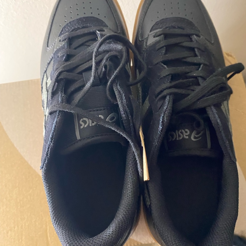 ASICS Womens Sz 8 Skyhand Black and Gray Sneakers nwt - Picture 5 of 7